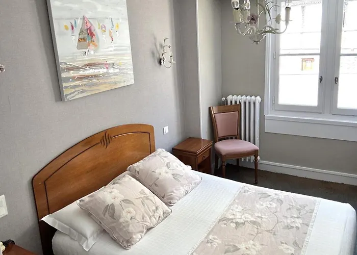 Hotel Le Duguesclin 2*